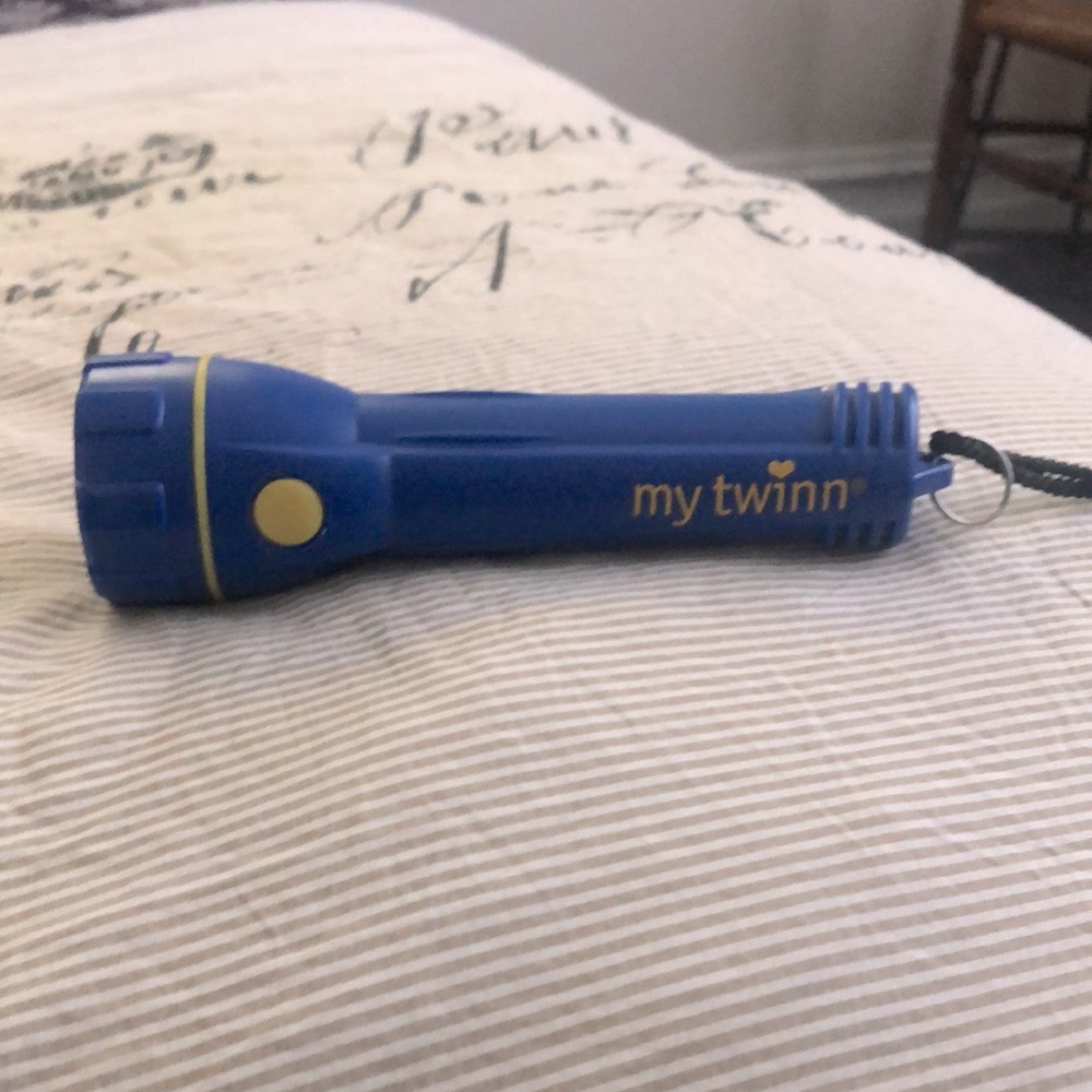 Vintage 2000s American Girl Blue Flashlight